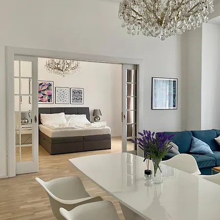 Class In Old Town 2 Bedrooms Appartamento *