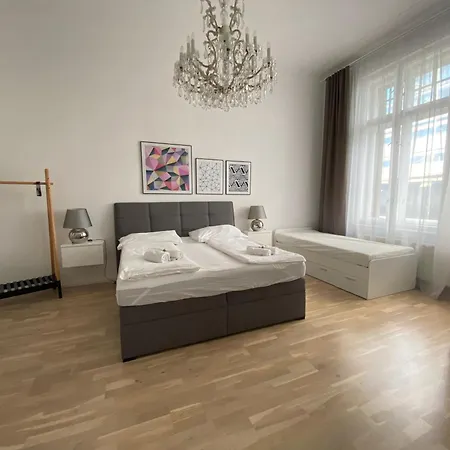 Class In Old Town 2 Bedrooms Praha