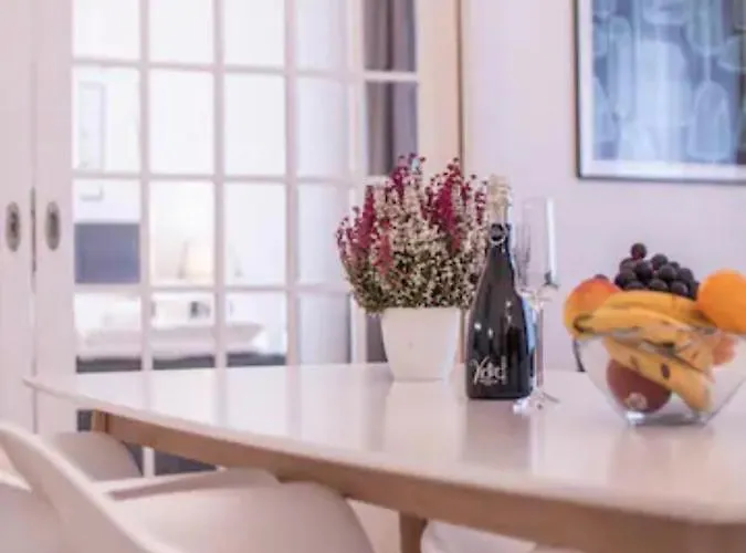 Class In Old Town 2 Bedrooms Praha